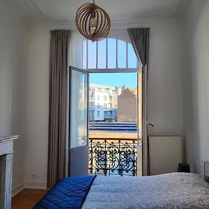 Bed & Blockchain Private With Shared Bathroom Etterbeek